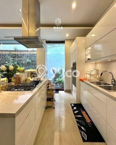 For Sale! Luxury House LT 176m2 Desain Modern di Cipete For Sale! Luxury House LT 176m2 Desain Modern di Cipete