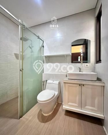 Rumah Elit Modern Tanpa Renovasi di Lebak Bulus Jakarta Selatan Rumah Elit Modern Tanpa Renovasi di Lebak Bulus Jakarta Selatan