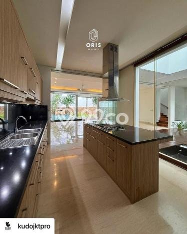 Jual Rumah Mewah Megah Dengan View Eksklusif di Kemang, Jakarta Selatan Jual Rumah Mewah Megah Dengan View Eksklusif di Kemang, Jakarta Selatan