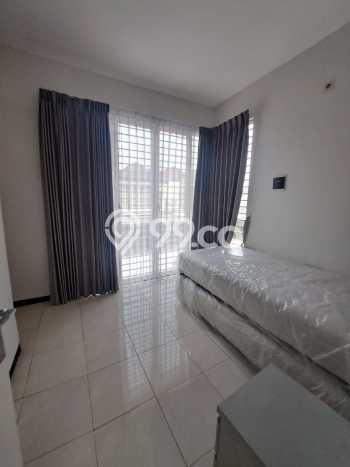 Rumah Modern Cantik 4 Kamar Bisa Langsung Pindah di Rungkut Rumah Modern Cantik 4 Kamar Bisa Langsung Pindah di Rungkut