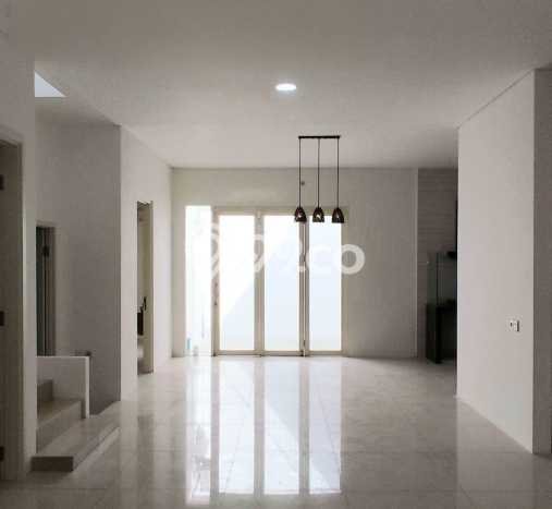 Rumah Luxury Modern Tanpa Renovasi di Citraland Surabaya Rumah Luxury Modern Tanpa Renovasi di Citraland Surabaya