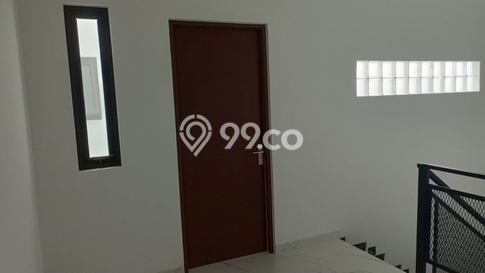 DIJUAL CEPAT! Rumah Modern di , Jakarta Barat, LT 96m2m² Bangunan 207m2m² Bisa Nego! DIJUAL CEPAT! Rumah Modern di , Jakarta Barat, LT 96m2m² Bangunan 207m2m² Bisa Nego!