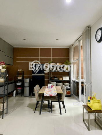 Rumah Lingkungan Nyaman di Laweyan, Surakarta, LT 113m2m² Bangunan 150m2m² Rumah Lingkungan Nyaman di Laweyan, Surakarta, LT 113m2m² Bangunan 150m2m²