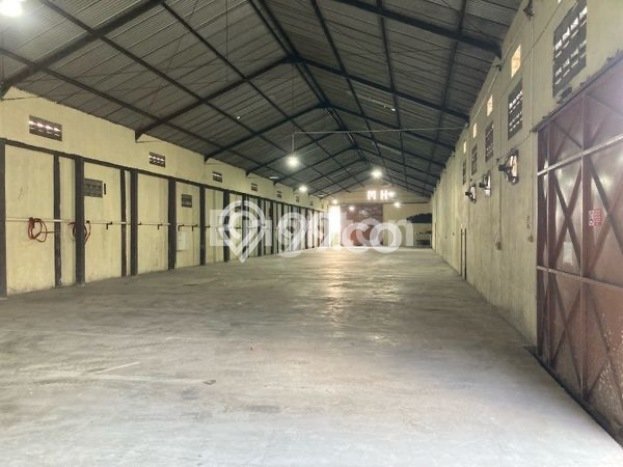 Unit Gudang Disewa Lokasi Gatak, Sukoharjo Spesifikasi Luas Bangunan 850m2 Unit Gudang Disewa Lokasi Gatak, Sukoharjo Spesifikasi Luas Bangunan 850m2