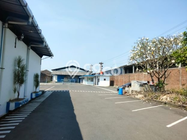 Area Ramai! Gudang Dijual di Jaten untuk Bisnis Luas Bangunan 4000m2 Area Ramai! Gudang Dijual di Jaten untuk Bisnis Luas Bangunan 4000m2