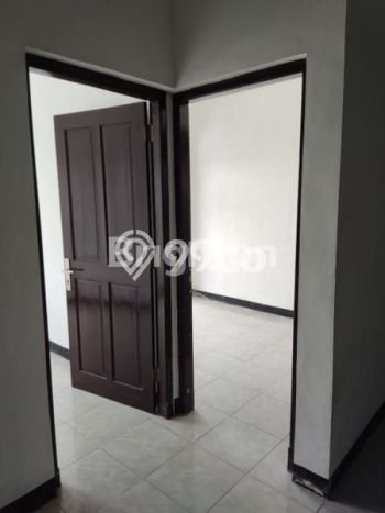 Dijual Rumah 5 Kamar Lokasi Ideal Nyaman dan Strategis di Laweyan Dijual Rumah 5 Kamar Lokasi Ideal Nyaman dan Strategis di Laweyan