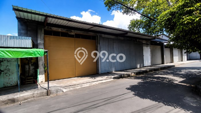 Unit Gudang disewakan di Jebres Surakarta dengan LT 1300m2 / LB 375m2 Unit Gudang disewakan di Jebres Surakarta dengan LT 1300m2 / LB 375m2