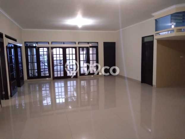 Lokasi terbaik! Rumah siap huni dikontrakkan di Rungkut LB 200m2 Lokasi terbaik! Rumah siap huni dikontrakkan di Rungkut LB 200m2
