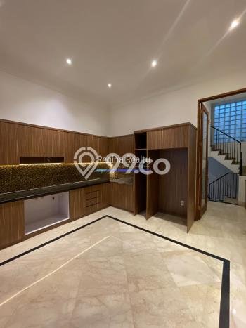 Hunian Mewah LB 525m2 Siap Pakai Desain Elegan di Pondok Indah, Jakarta Selatan Hunian Mewah LB 525m2 Siap Pakai Desain Elegan di Pondok Indah, Jakarta Selatan