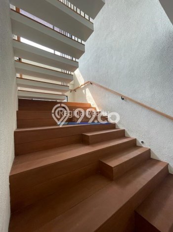 Hunian Modern Disewakan di Pondok Indah Jakarta Selatan 4 KT & 4 KM Hunian Modern Disewakan di Pondok Indah Jakarta Selatan 4 KT & 4 KM