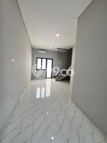 Dijual Hunian Rumah Terawat 3 KT di Kutisari, Surabaya Dijual Hunian Rumah Terawat 3 KT di Kutisari, Surabaya