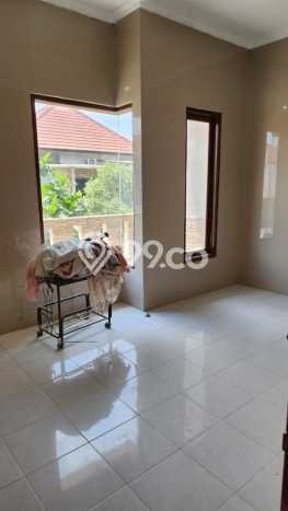 Lokasi terbaik! Rumah siap pakai disewakan di Wiyung LB 120m2 Lokasi terbaik! Rumah siap pakai disewakan di Wiyung LB 120m2