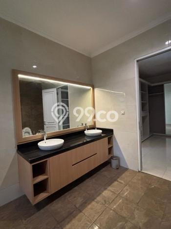 Rumah Disewakan Jakarta Selatan LT 1100m2 LB 559m2 Area Kemang Rumah Disewakan Jakarta Selatan LT 1100m2 LB 559m2 Area Kemang