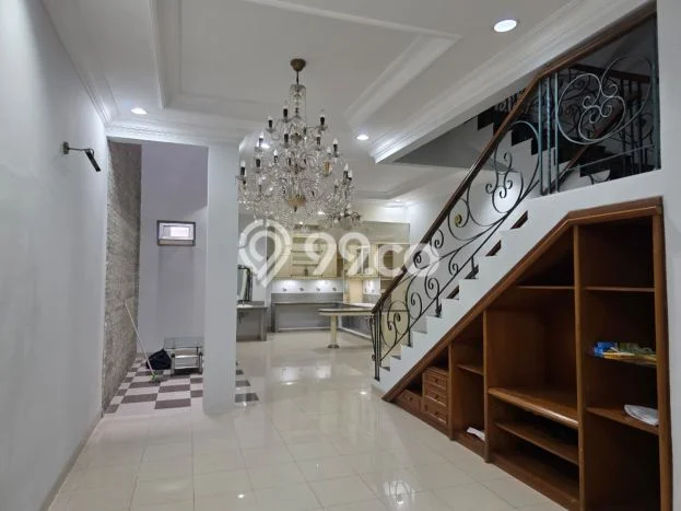 Disewakan! Rumah 4 Kamar Tidur &
3 Kamar Mandi di Gajah Mada, Jakarta Pusat Disewakan! Rumah 4 Kamar Tidur &
3 Kamar Mandi di Gajah Mada, Jakarta Pusat