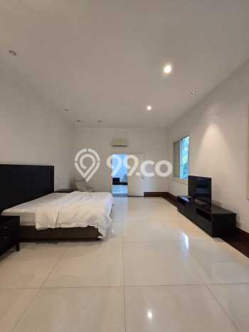 Hunian Modern dengan LT 1200m2 & LB 1300m2 Disewakan di Kemang Hunian Modern dengan LT 1200m2 & LB 1300m2 Disewakan di Kemang