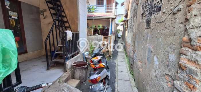 Kost Dijual Lokasi Kebayoran Baru, Jakarta Selatan, 12 KT, 4 KM, 160m2 Kost Dijual Lokasi Kebayoran Baru, Jakarta Selatan, 12 KT, 4 KM, 160m2
