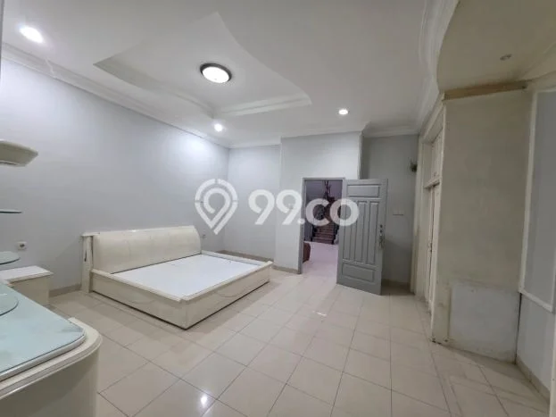 Disewakan! Rumah 4 Kamar Tidur &
3 Kamar Mandi di Gajah Mada, Jakarta Pusat Disewakan! Rumah 4 Kamar Tidur &
3 Kamar Mandi di Gajah Mada, Jakarta Pusat