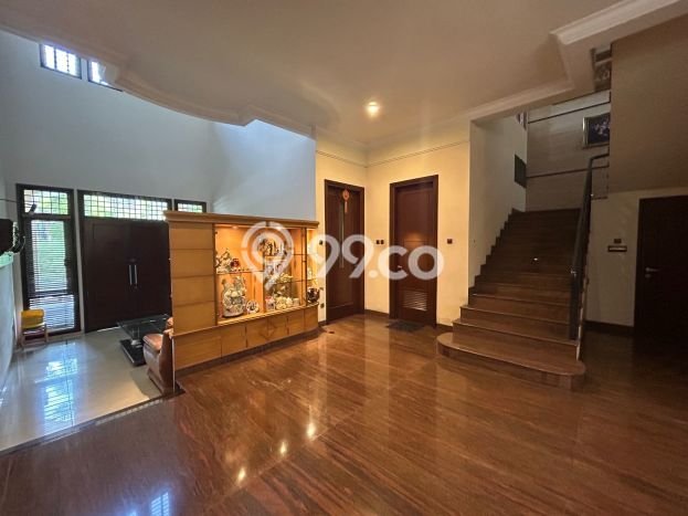 Rumah Elit Modern Tanpa Renovasi di Puri Indah Jakarta Barat Rumah Elit Modern Tanpa Renovasi di Puri Indah Jakarta Barat