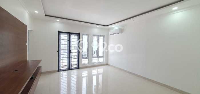 Rumah Elit Modern Tanpa Renovasi di Pantai Indah Kapuk Jakarta Utara Rumah Elit Modern Tanpa Renovasi di Pantai Indah Kapuk Jakarta Utara