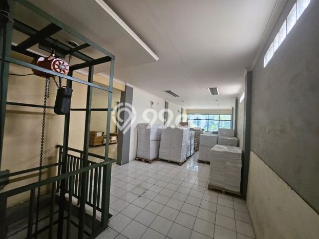 Unit Ruko Dijual di Jakarta Barat LT 100m2 & LB 480m2 Unit Ruko Dijual di Jakarta Barat LT 100m2 & LB 480m2