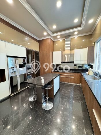 Ready to Use! Luxury House LT 660m2 Desain Elegan di Pantai Indah Kapuk Ready to Use! Luxury House LT 660m2 Desain Elegan di Pantai Indah Kapuk