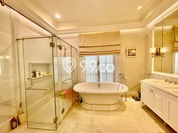 Rumah Elit LB 1370m2 Siap Huni Desain Elegan di Pantai Indah Kapuk, Jakarta Utara Rumah Elit LB 1370m2 Siap Huni Desain Elegan di Pantai Indah Kapuk, Jakarta Utara
