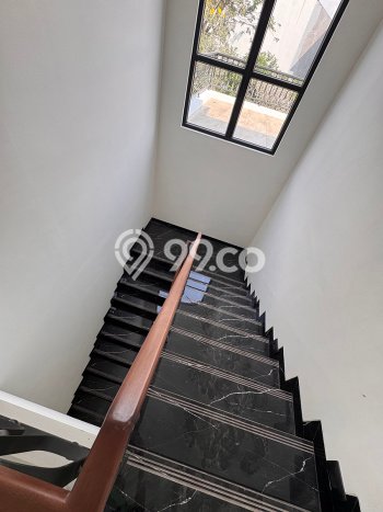 Hunian Elit LB 378m2 Siap Huni Desain Elegan di BSD The Icon, Tangerang Hunian Elit LB 378m2 Siap Huni Desain Elegan di BSD The Icon, Tangerang