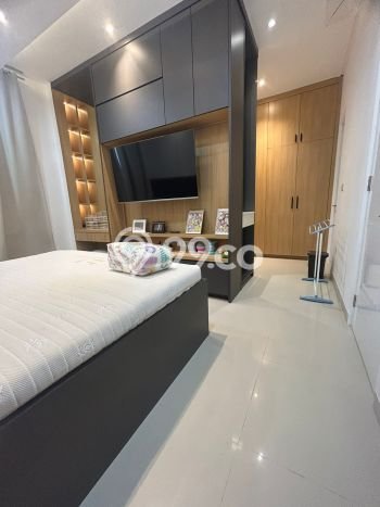 Dijual Rumah Luas Megah Dengan View Cantik di Green Lake City, Jakarta Barat Dijual Rumah Luas Megah Dengan View Cantik di Green Lake City, Jakarta Barat