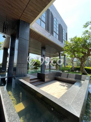 Hunian Mewah LB 1200m2 Siap Pakai Desain Elegan di Pantai Mutiara, Jakarta Utara Hunian Mewah LB 1200m2 Siap Pakai Desain Elegan di Pantai Mutiara, Jakarta Utara