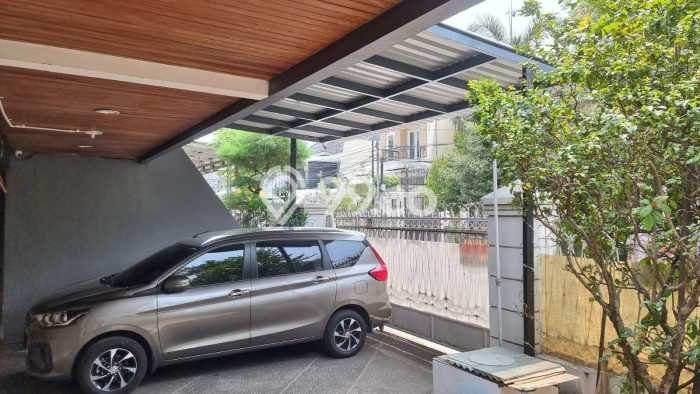 Rumah Pinggir Jalan Lebar di Palmerah Dekat Central Park Dan Ta Rumah Pinggir Jalan Lebar di Palmerah Dekat Central Park Dan Ta