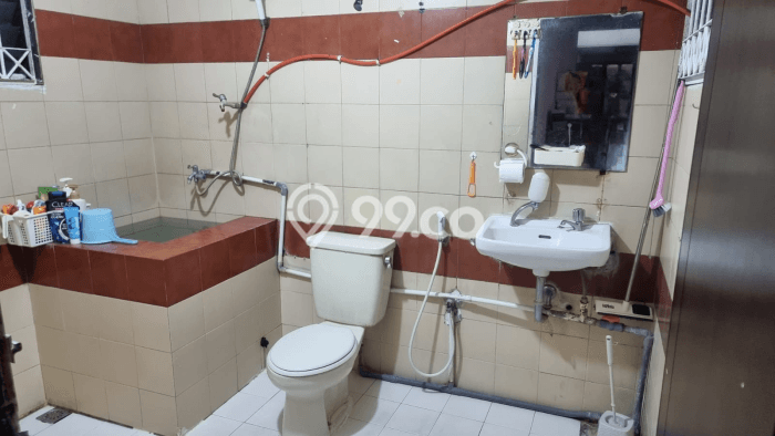Rumah Pinggir Jalan Lebar di Palmerah Dekat Central Park Dan Ta Rumah Pinggir Jalan Lebar di Palmerah Dekat Central Park Dan Ta