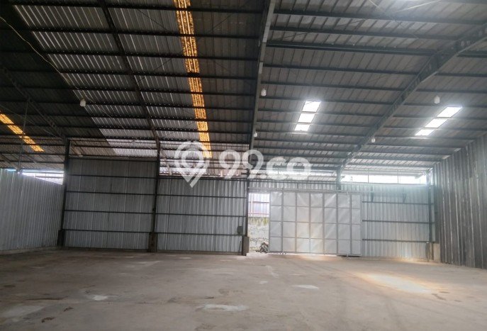 Gudang Disewa di Jakarta Barat dengan LB 343m2 Area Komersial Ramai Gudang Disewa di Jakarta Barat dengan LB 343m2 Area Komersial Ramai