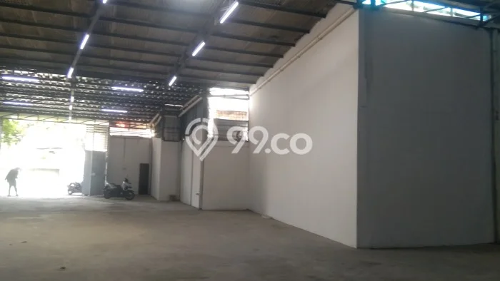 Disewakan Gudang di Kawasan Ramai Kembangan Selatan Luas 330m2 Disewakan Gudang di Kawasan Ramai Kembangan Selatan Luas 330m2