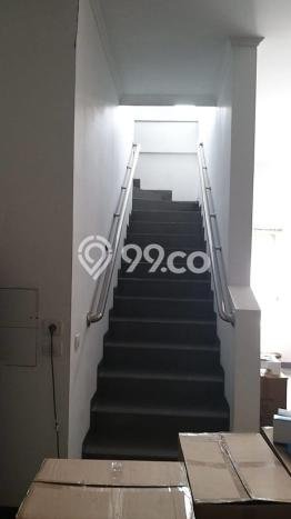 Rumah Elit LB 189m2 Siap Huni Desain Elegan di Semanan, Jakarta Barat Rumah Elit LB 189m2 Siap Huni Desain Elegan di Semanan, Jakarta Barat