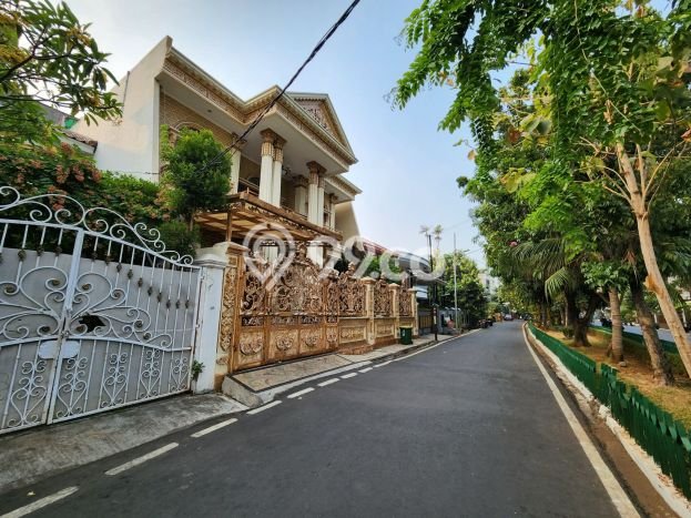 For Sale! Premium House LT 293m2 Desain Elegan di Sumur Batu For Sale! Premium House LT 293m2 Desain Elegan di Sumur Batu