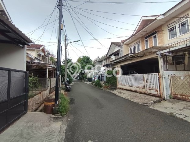 Rumah Luas Asri 3 KT Siap Pakai di Bintaro Jakarta Selatan Rumah Luas Asri 3 KT Siap Pakai di Bintaro Jakarta Selatan