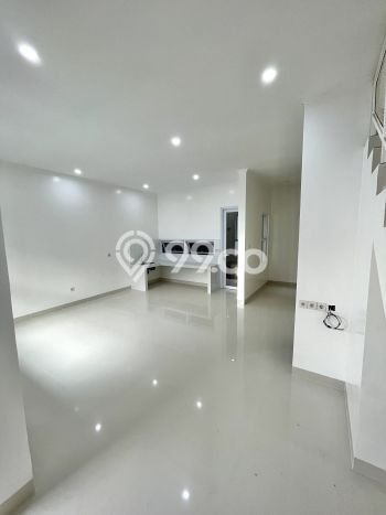 Rumah Strategis Serpong, Tangerang Selatan, Luas 79m² Bangunan 94m² Rumah Strategis Serpong, Tangerang Selatan, Luas 79m² Bangunan 94m²