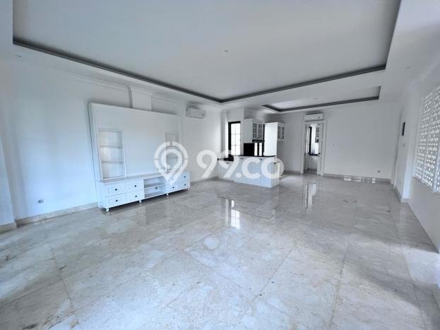 Rumah Strategis dengan 4 Kamar Tidur dan 5 Kamar Mandi di Kawasan Bintaro, Tangerang Selatan Rumah Strategis dengan 4 Kamar Tidur dan 5 Kamar Mandi di Kawasan Bintaro, Tangerang Selatan