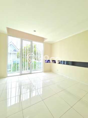 SPECIAL OFFER! Rumah Asri di Sektor 9-Bintaro, Luas 135m² LB 156m² SPECIAL OFFER! Rumah Asri di Sektor 9-Bintaro, Luas 135m² LB 156m²