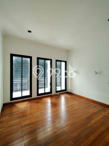 Jual Rumah Luas Elegan Dengan View Eksklusif di Ragunan, Jakarta Selatan Jual Rumah Luas Elegan Dengan View Eksklusif di Ragunan, Jakarta Selatan