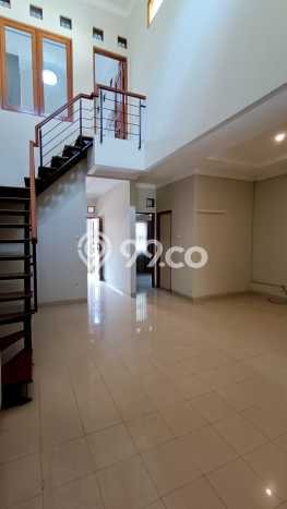 Rumah di Pesanggrahan, 4 KT, Design Modern, LT 135m² LB 100m² Rumah di Pesanggrahan, 4 KT, Design Modern, LT 135m² LB 100m²