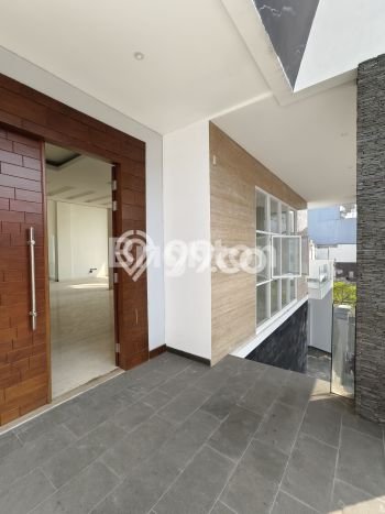 Rumah Terawat 3 KT 3 KM di Lokasi Strategis Pantai Indah Kapuk, Jakarta Utara Rumah Terawat 3 KT 3 KM di Lokasi Strategis Pantai Indah Kapuk, Jakarta Utara