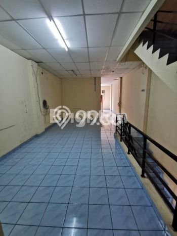 Ruko Area Strategis di Kebon Jeruk, Luas 300m², Disewakan Ruko Area Strategis di Kebon Jeruk, Luas 300m², Disewakan