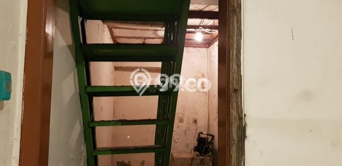Rumah di Grogol, Jakarta Barat, Luas 242m² Bangunan 400m² Rumah di Grogol, Jakarta Barat, Luas 242m² Bangunan 400m²