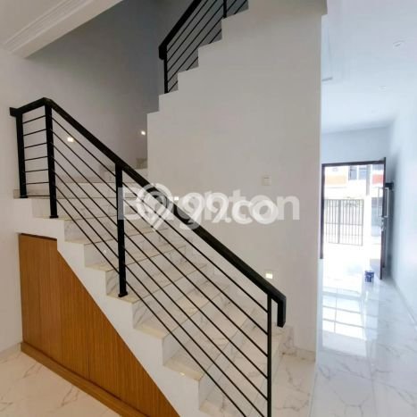 SIAP HUNI! Rumah Asri di Tomang, LT 68m² Bangunan 100m² SIAP HUNI! Rumah Asri di Tomang, LT 68m² Bangunan 100m²