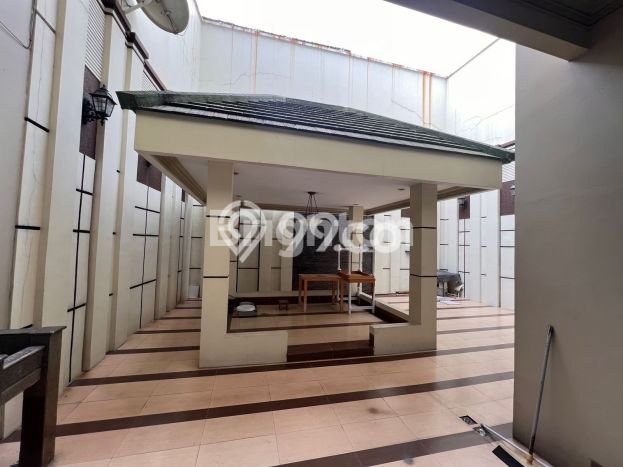 Ready to Use! Luxury House LT 250m2 Desain Elegan di Hayam Wuruk Ready to Use! Luxury House LT 250m2 Desain Elegan di Hayam Wuruk