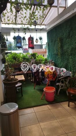 For Sale Rumah 5 Kamar Lokasi Ideal Nyaman dan Strategis di Kebon Jeruk For Sale Rumah 5 Kamar Lokasi Ideal Nyaman dan Strategis di Kebon Jeruk