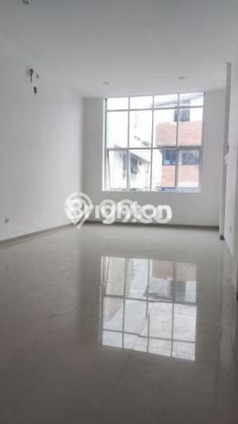 SEWA TERBAIK! Ruko Kawasan Jelambar, Luas 192m², Jalan Utama SEWA TERBAIK! Ruko Kawasan Jelambar, Luas 192m², Jalan Utama