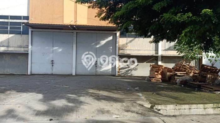 LOKASI STRATEGIS! Gudang For Rent di Kapuk Kamal, Luas 300m², Area Komersial LOKASI STRATEGIS! Gudang For Rent di Kapuk Kamal, Luas 300m², Area Komersial