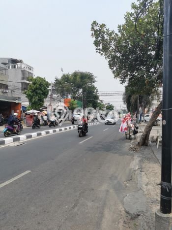 Ruko Lokasi Strategis di Jembatan Lima, Luas 320m², Disewakan Ruko Lokasi Strategis di Jembatan Lima, Luas 320m², Disewakan